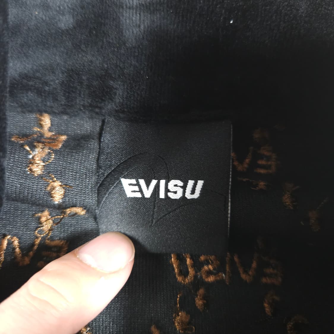 에비수 모노그램 벨벳 져지 상품이미지4
