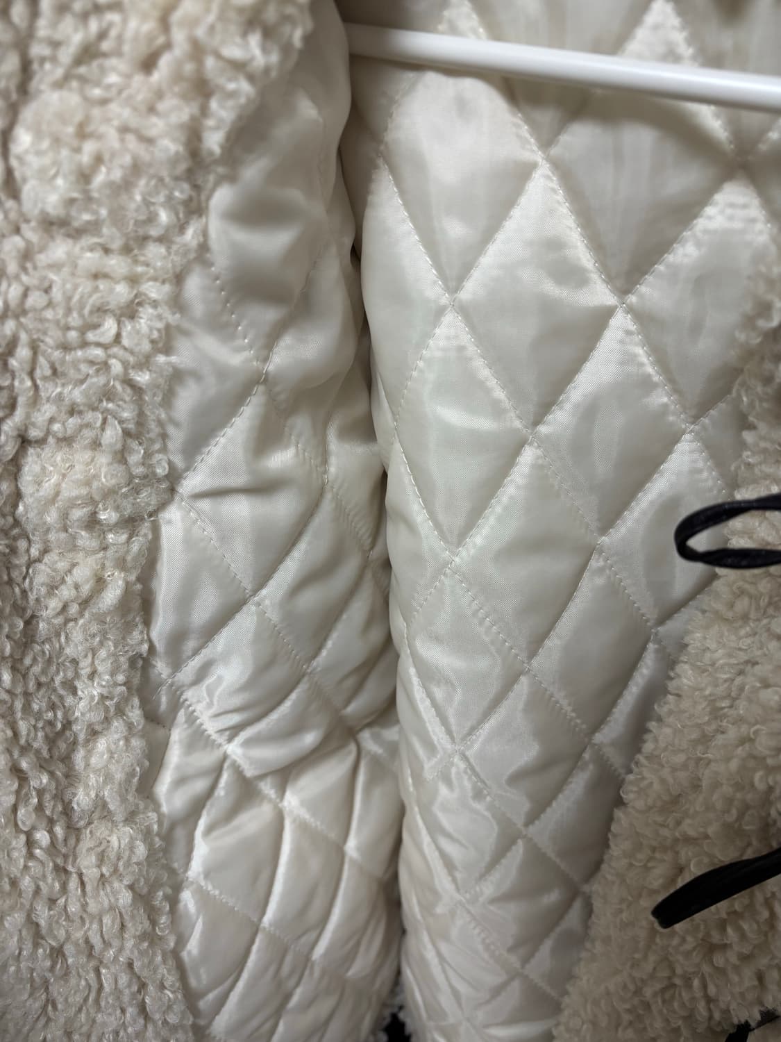 레터프롬문 더플뽀글이누빔코트 베이지 상품이미지4