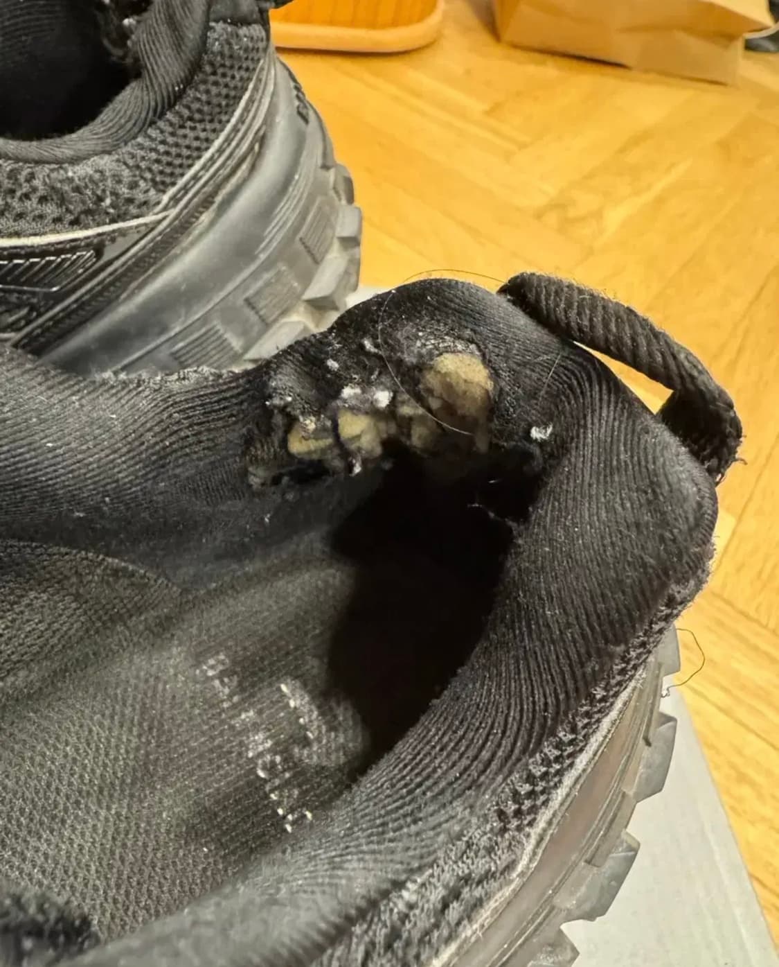 발렌시아가 디펜더 41 상품이미지2