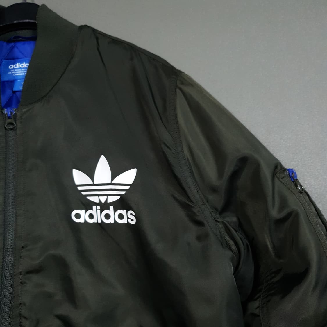 L (100) 아디다스 올드스쿨 누빔 MA-1 항공점퍼 봄버 자켓 카키 상품이미지3