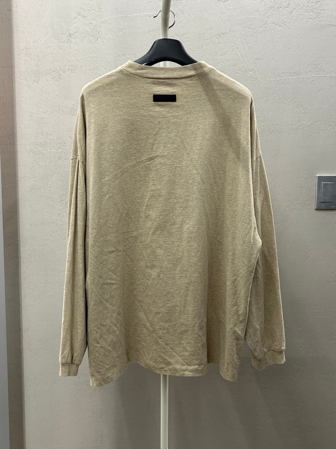 에센셜 오버핏 긴팔 티셔츠 베이지 상품이미지3