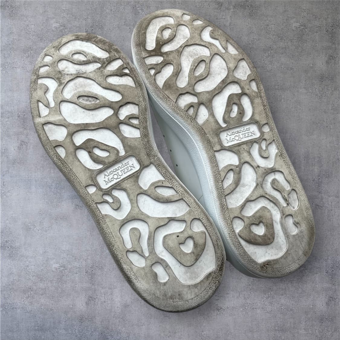 알렉산더맥퀸 화이트 오버솔 스니커즈 35.5 상품이미지8