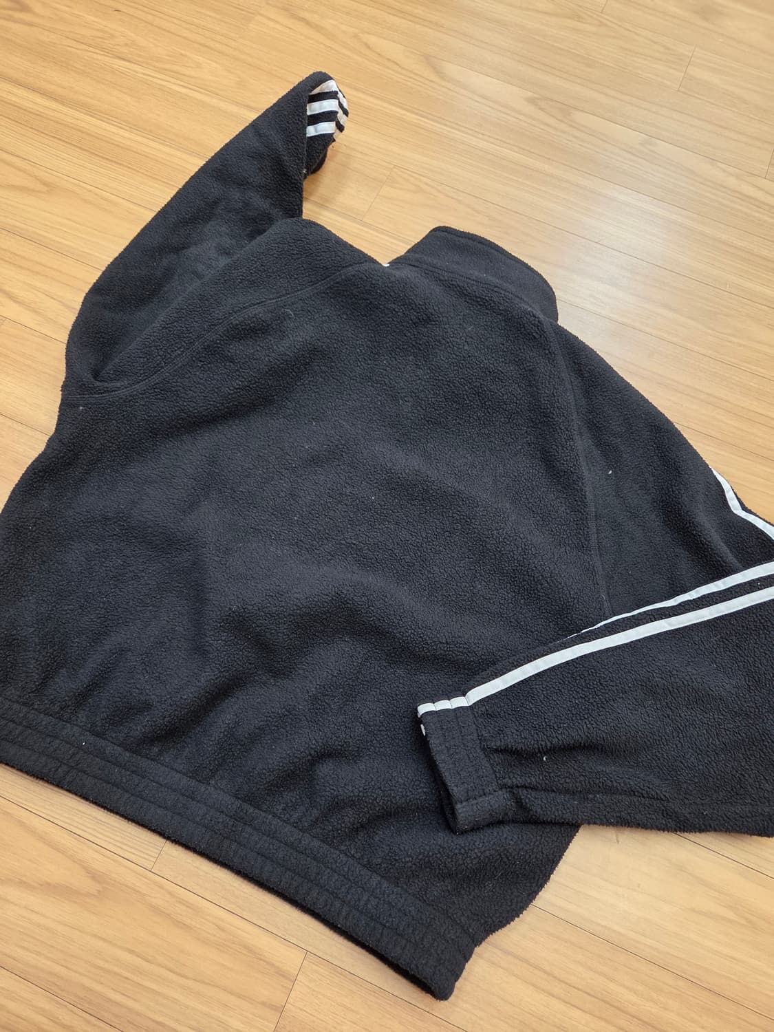 아디다스 여성 플리스 자켓 XS 사이즈입니다
- 부드러운 터치감으로 착용 상품이미지2