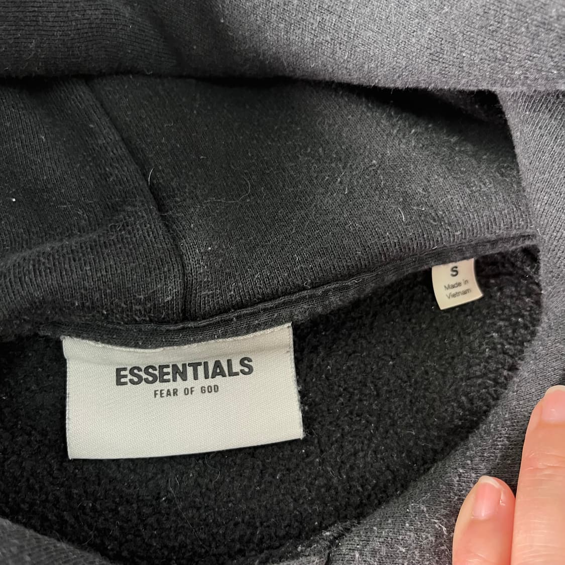 100 피오갓 에센셜 스몰로고 후드티 상품이미지3