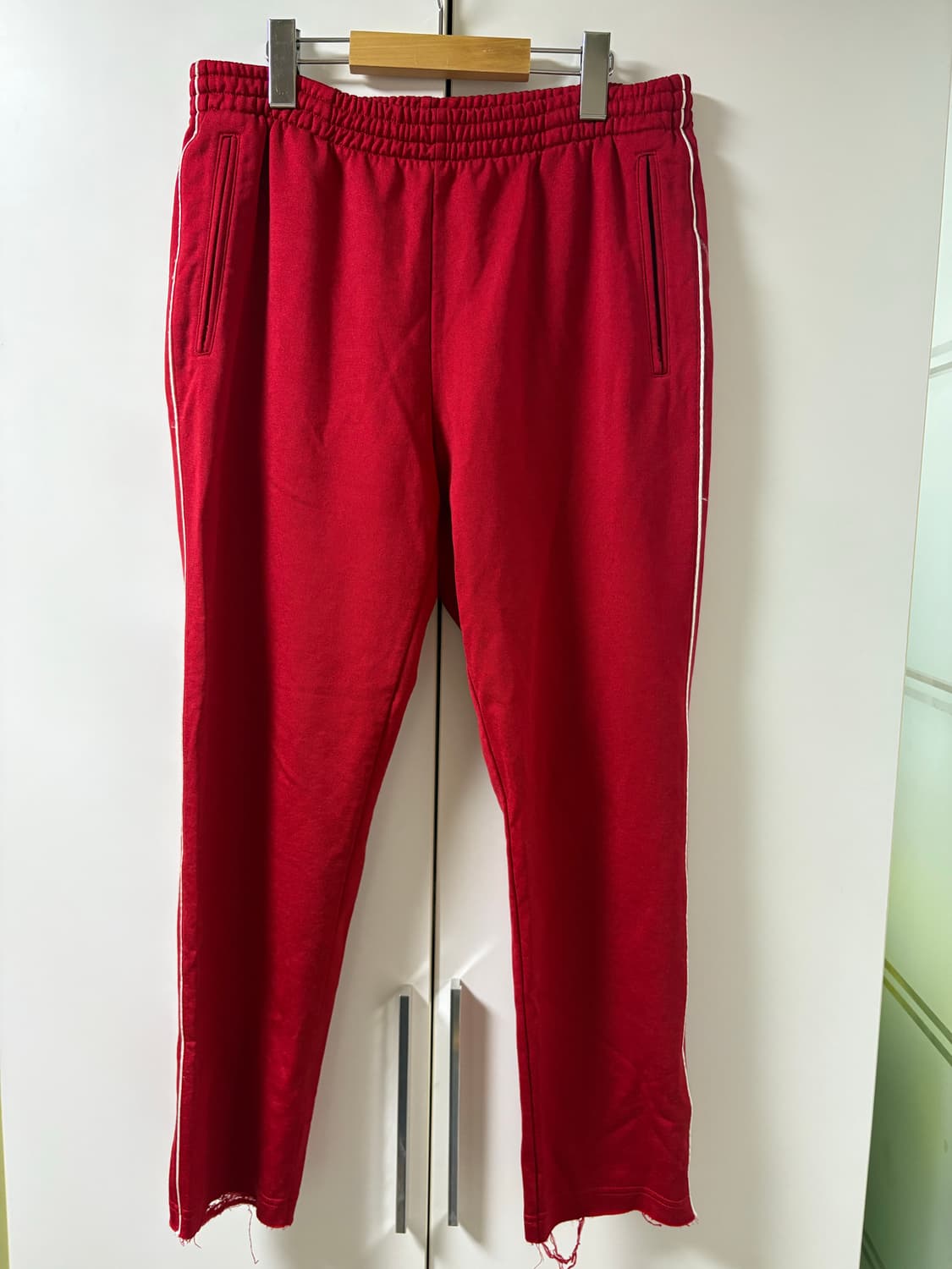 [지드래곤님 착용] 피스마이너스원 조거팬츠 레드 상품이미지1