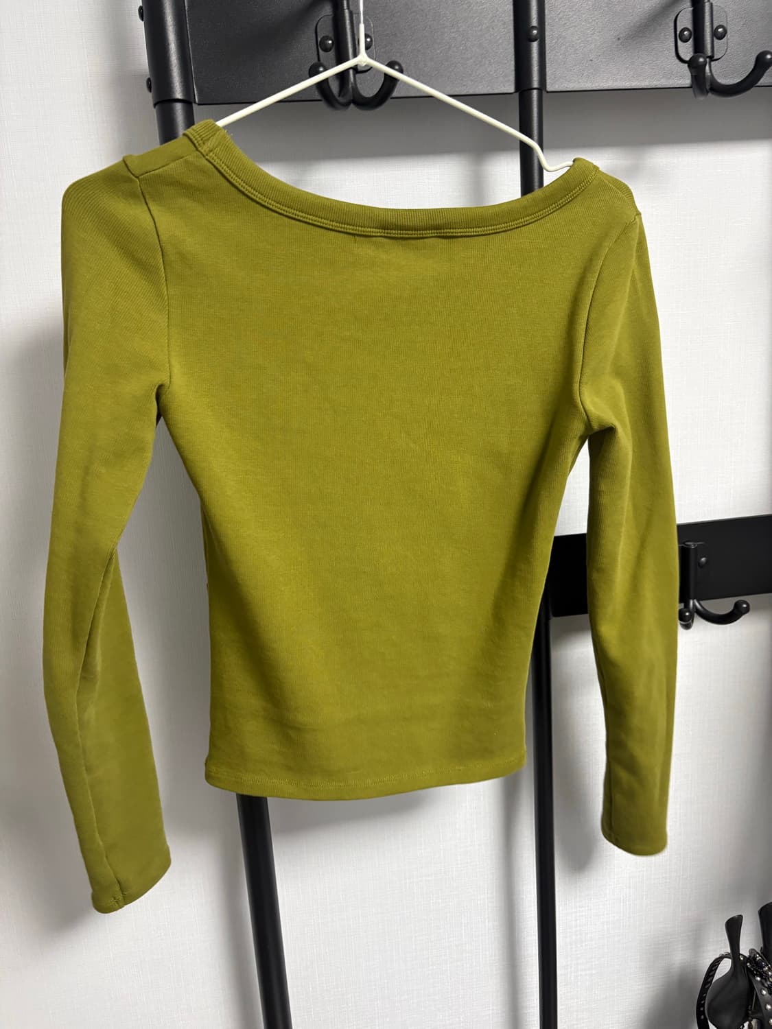 자라 u넥티 올리브색 상품이미지3