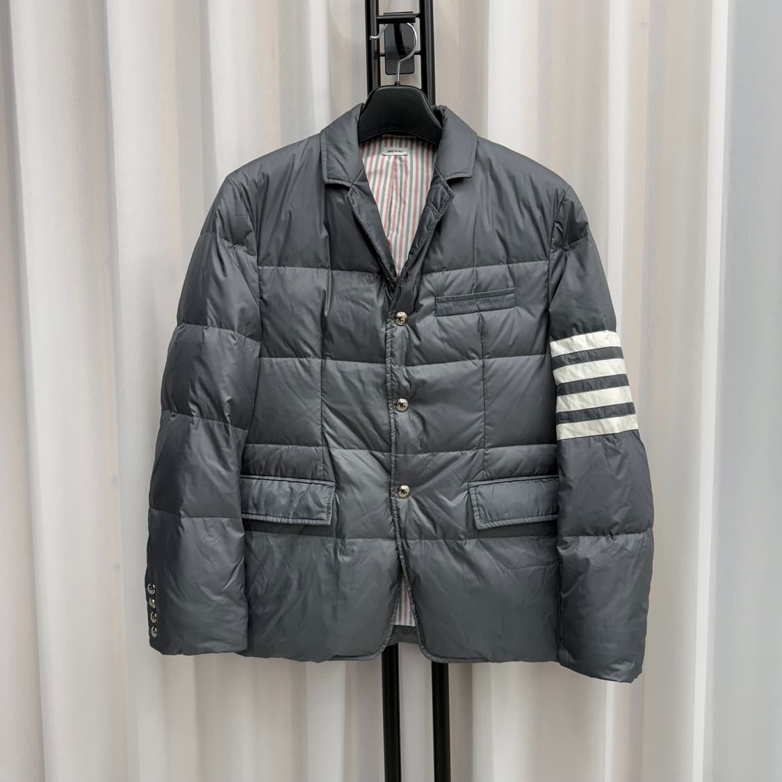 [2] 톰브라운 사선 완장 패딩 블레이저 상품이미지1