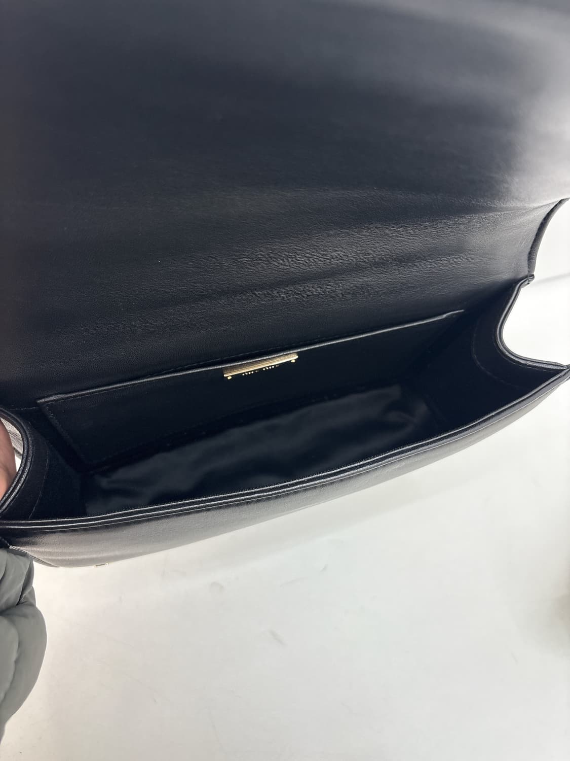 미우미우 마쎄라떼 진주 크로스백 상품이미지7