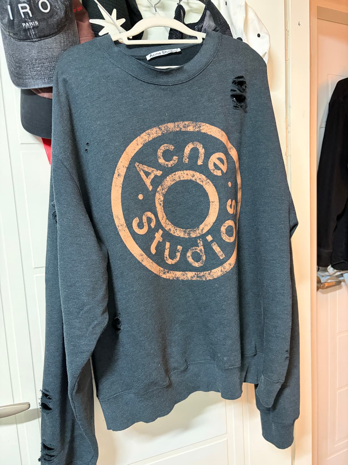 아크네스튜디오 맨투맨 상품이미지1