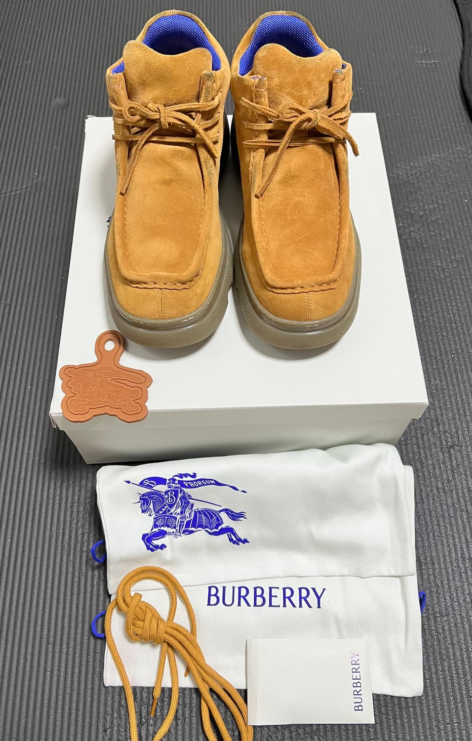 [43.5] 버버리 스웨이드 크리퍼 미드 상품이미지1