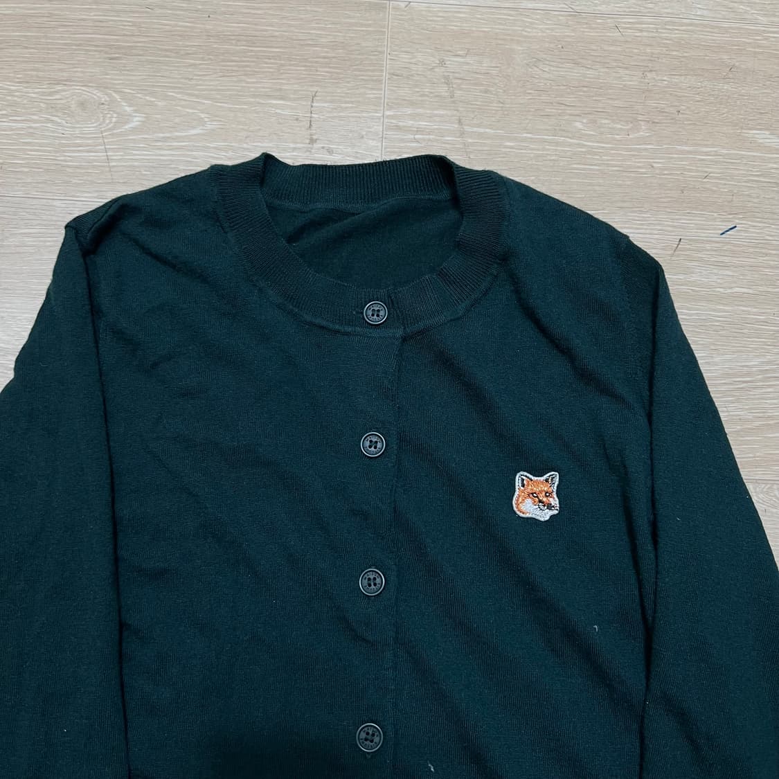 메종키츠네 자수 헤드 로고 라운드넥 울 가디건 [다크그린] M/95 상품이미지2