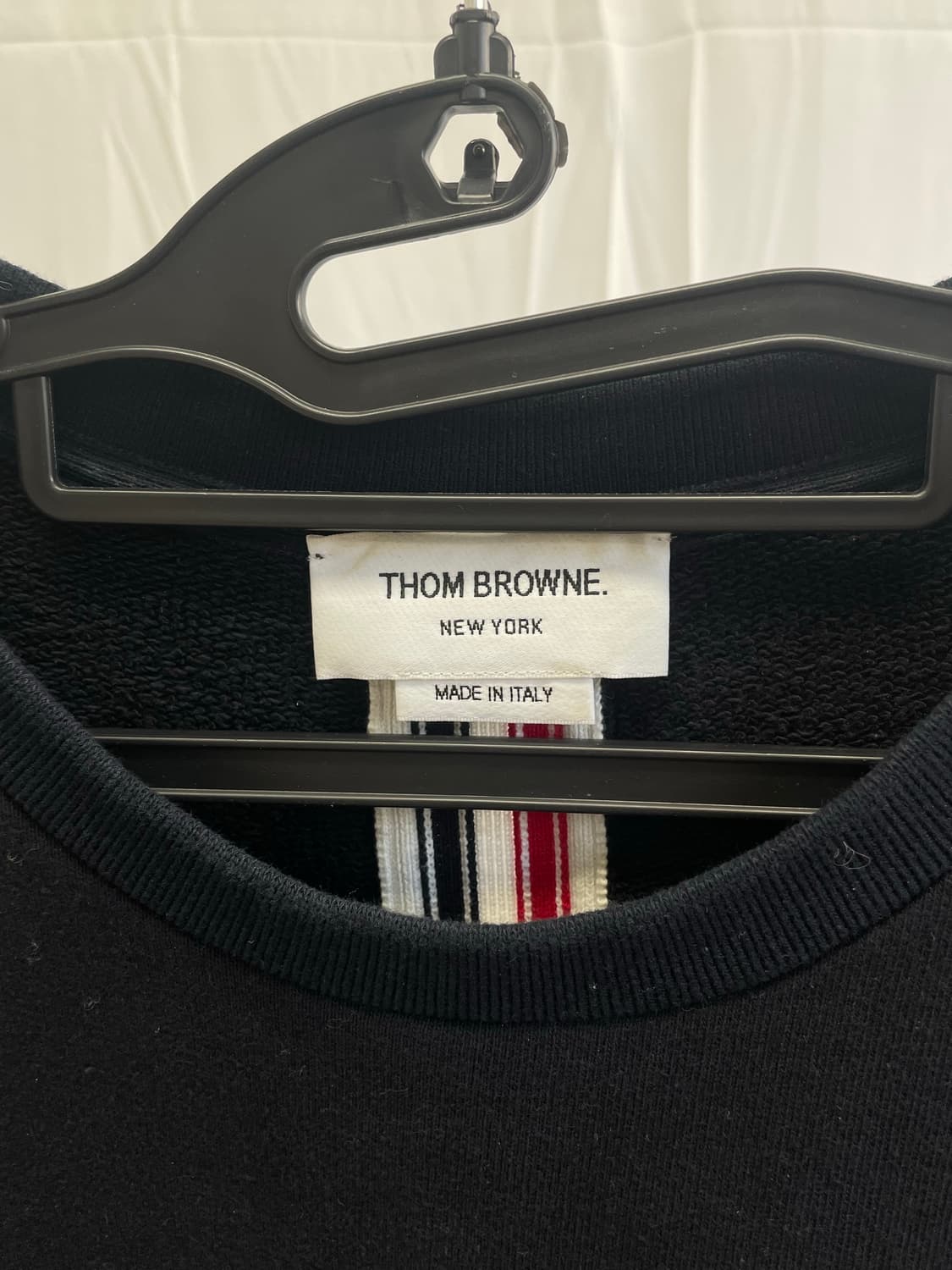 톰브라운 백삼선 맨투맨 네이비 [4] 상품이미지4