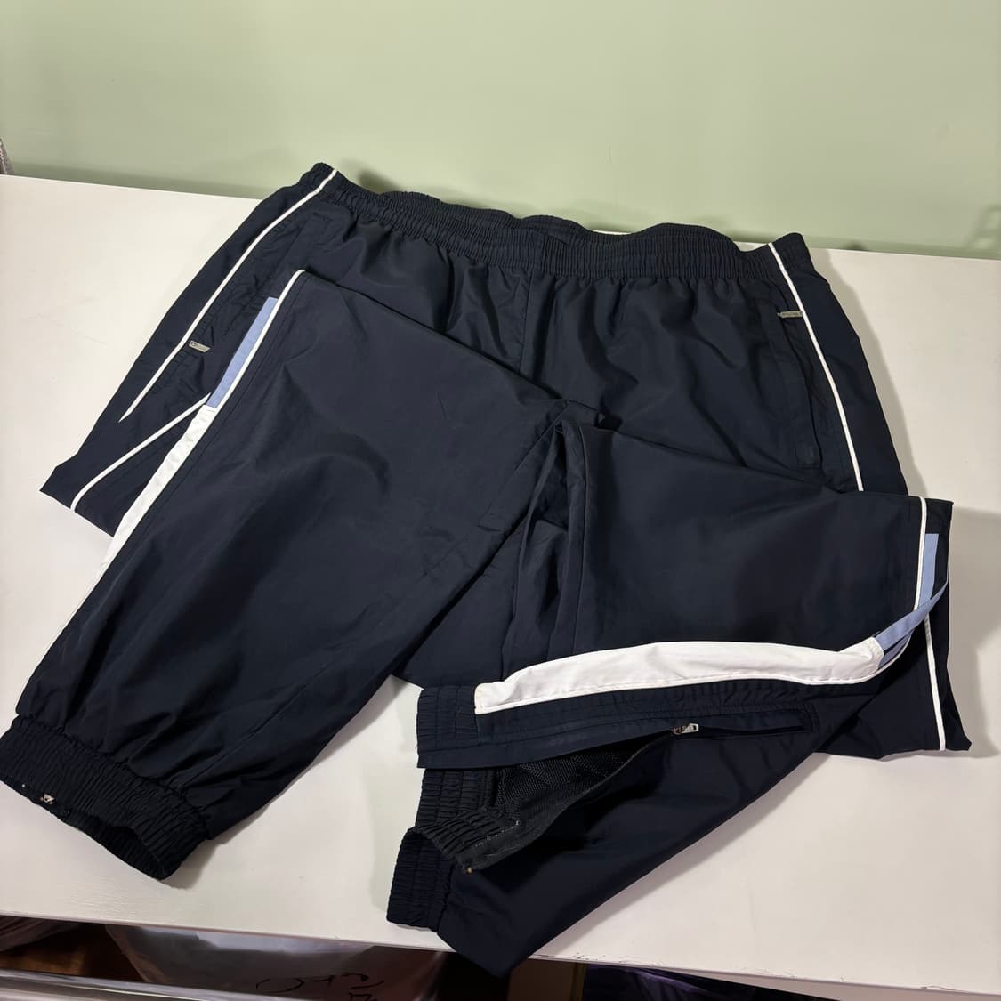 L 아디다스 다크네이비 루즈핏 밑단지퍼 바막재질 트랙팬츠 상품이미지3