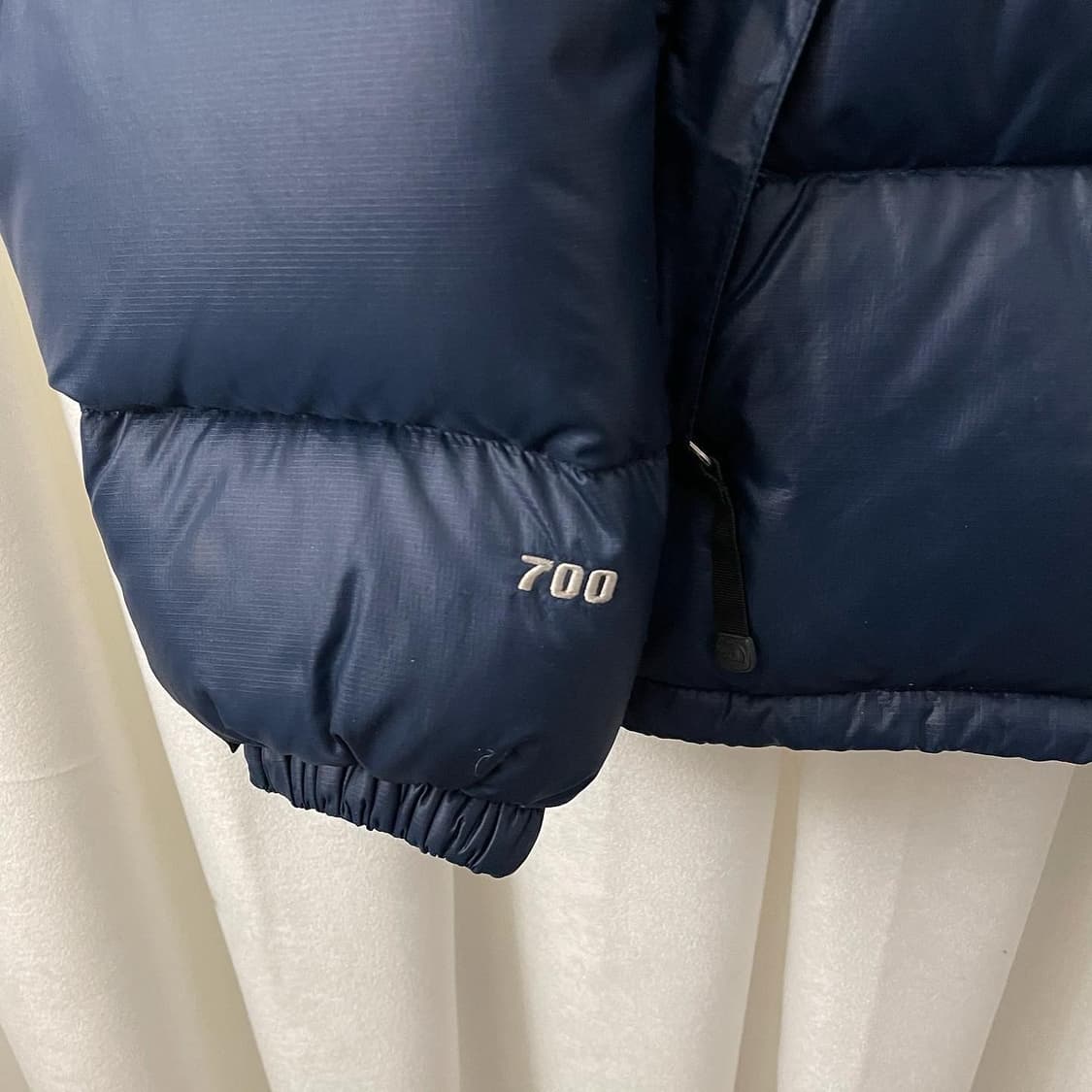 노스페이스 블랙 네이비 눕시 700 패딩 상품이미지5