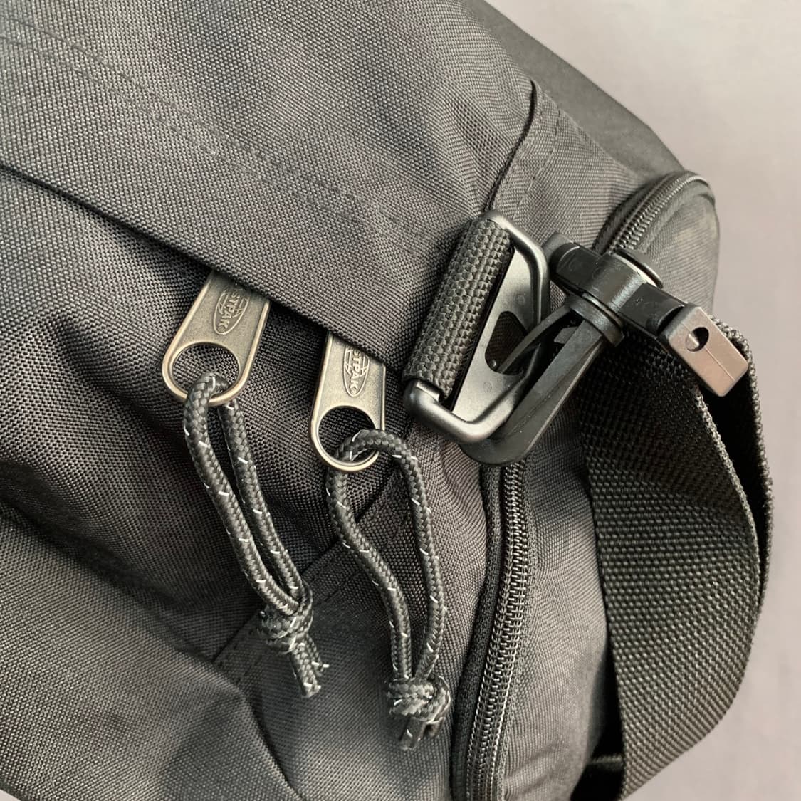 EASTPAK 이스트팩 폴드 어웨이 크로스 더플백 가방 상품이미지6