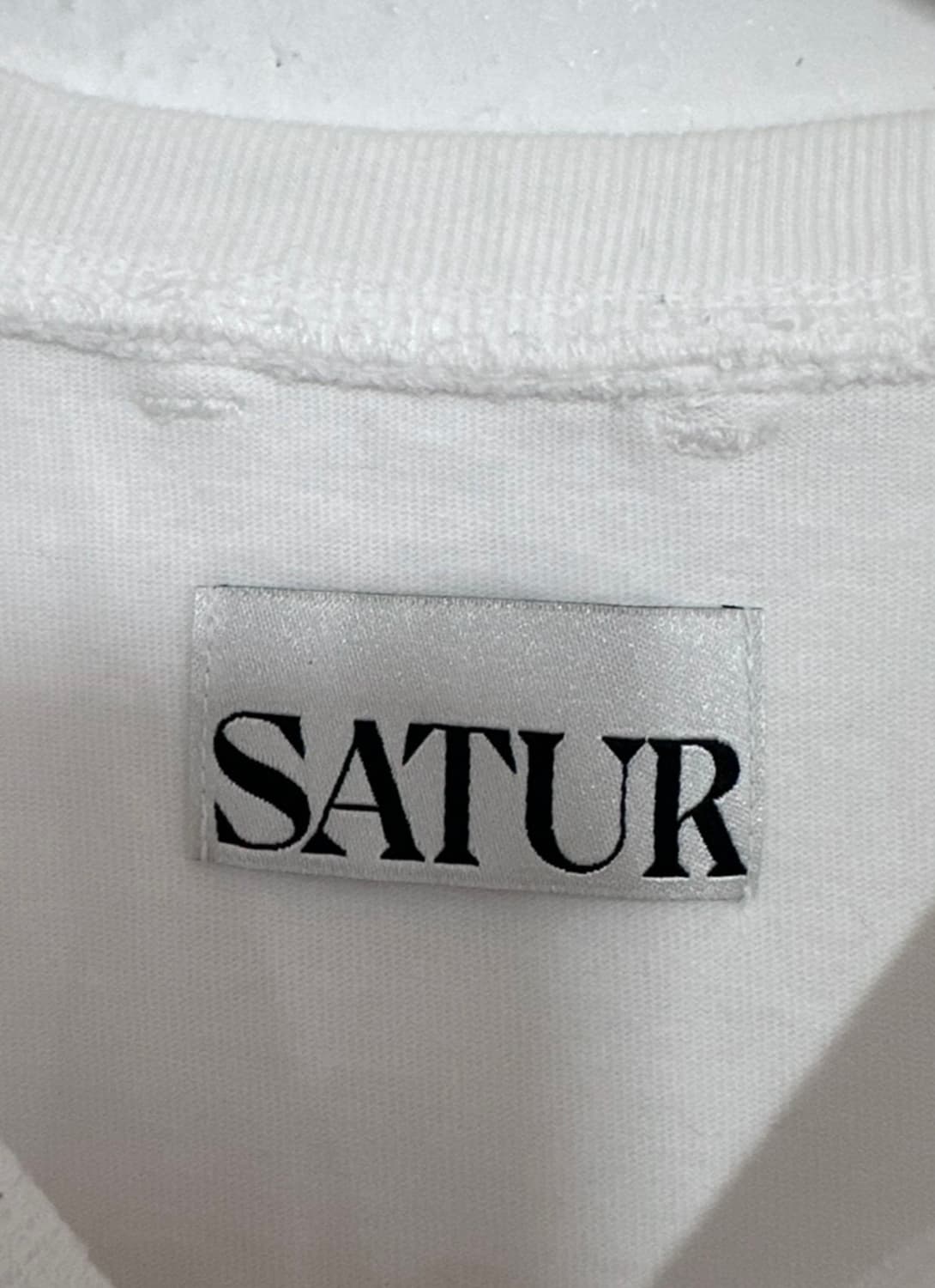 SATUR 세터 화이트 반팔티 상품이미지4