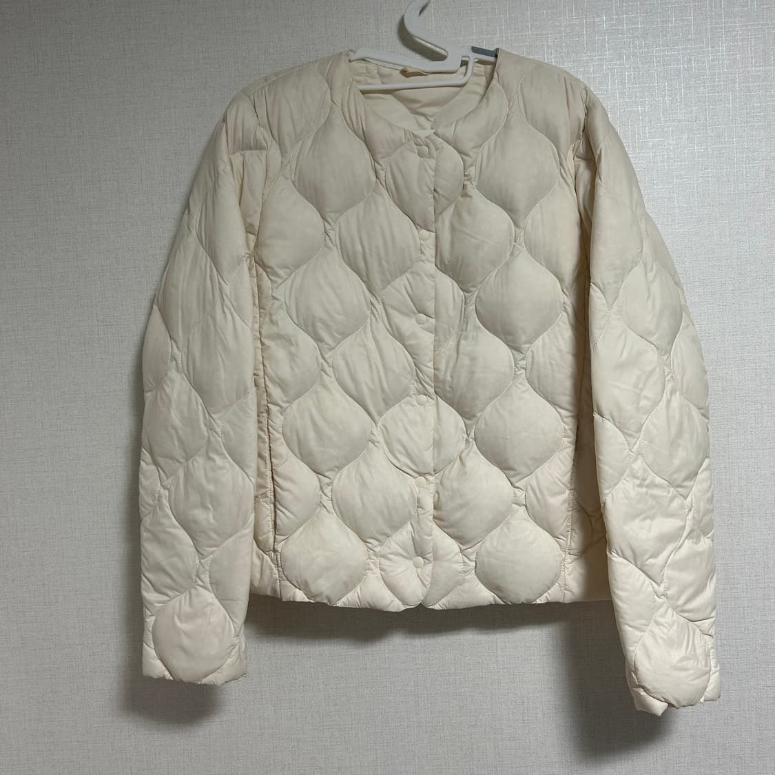 지오다노 퀄팅 구스다운 경량패딩 아이보리 화이트 S  상품이미지3