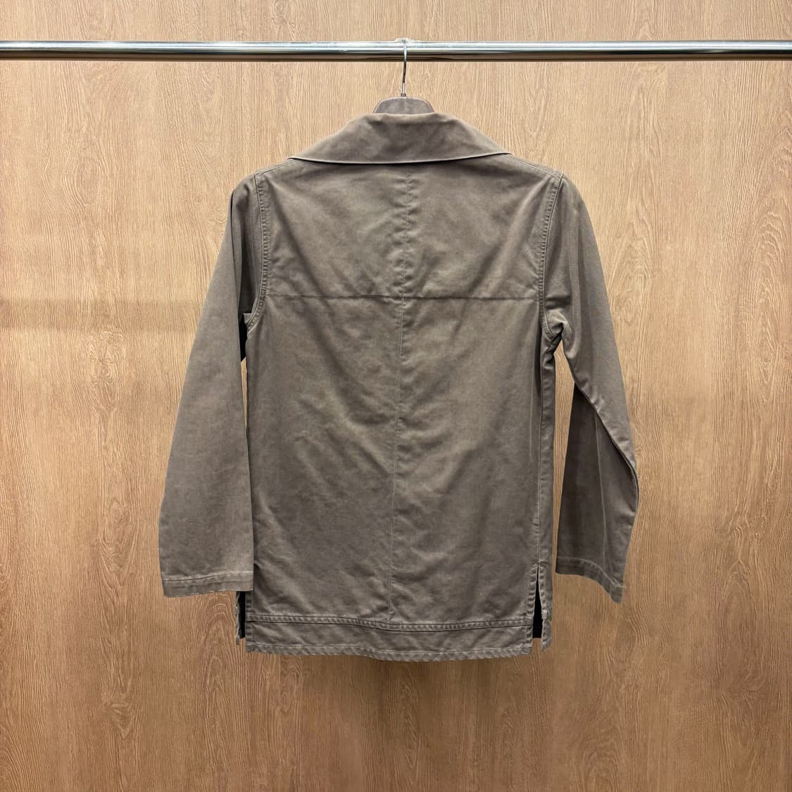 블루블루 코튼 워크 자켓 내추럴 워싱 프론트 버튼 포켓 디테일 브라운 상품이미지3