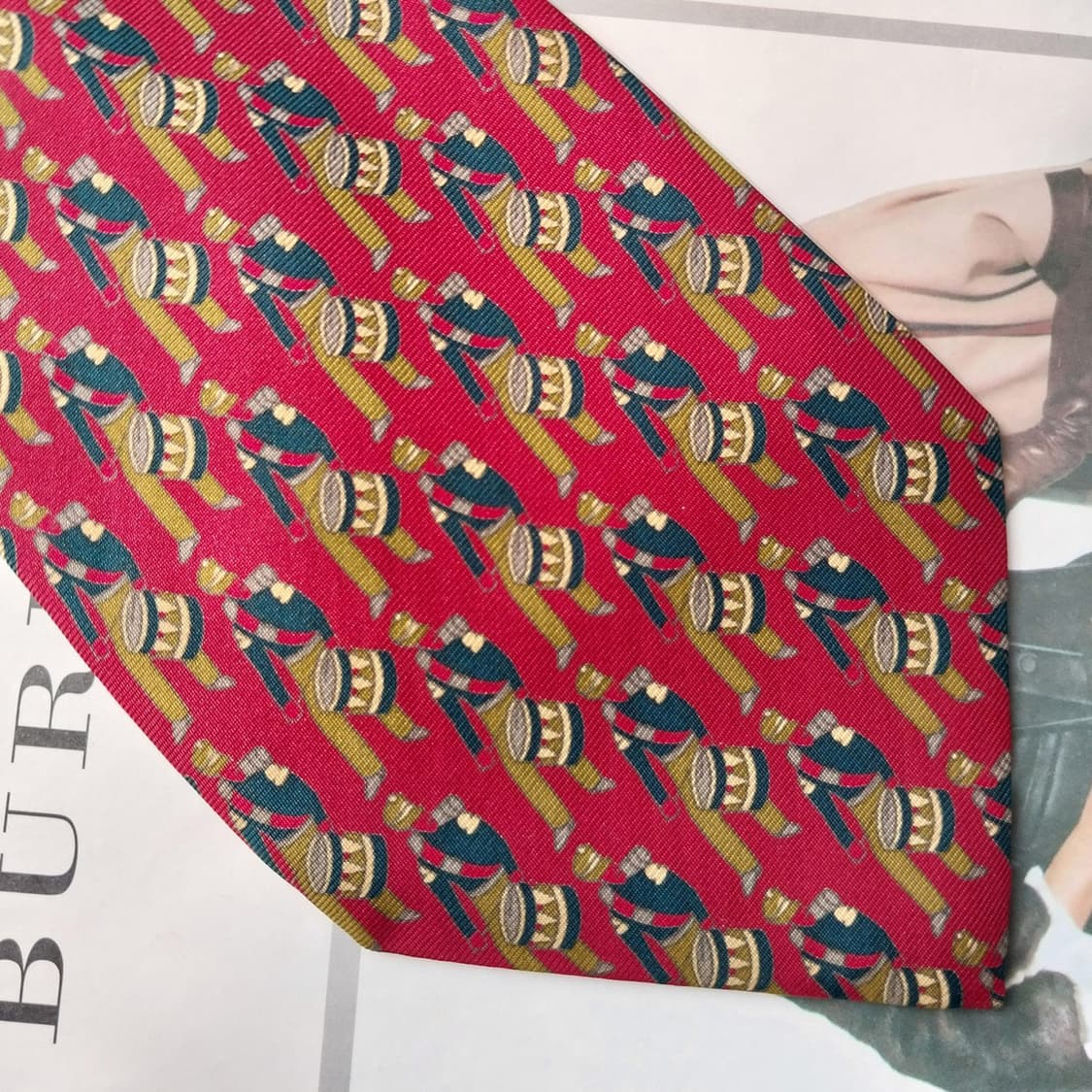 버버리 실크 영국군악대 모티브 넥타이 9cm A+~A등급 k2043
 상품이미지6