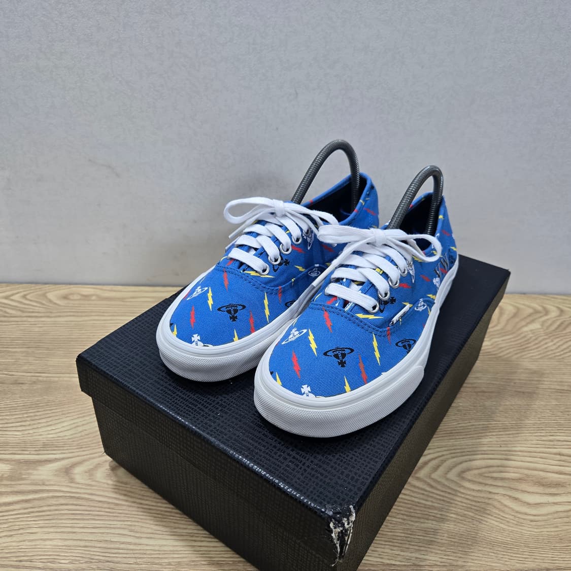 255 반스 어센틱 x 비비안웨스트우드 블루 상품이미지1