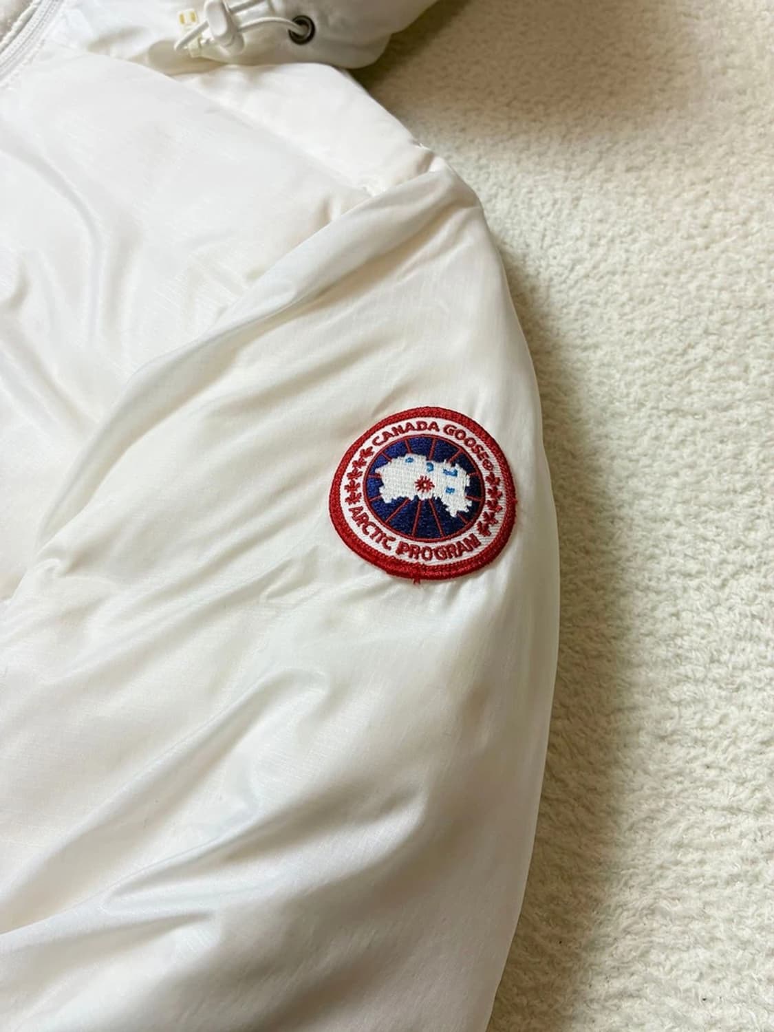 캐나다구스 12ss 덕다운 화이트 경량 후디 패딩 PN6459 상품이미지5