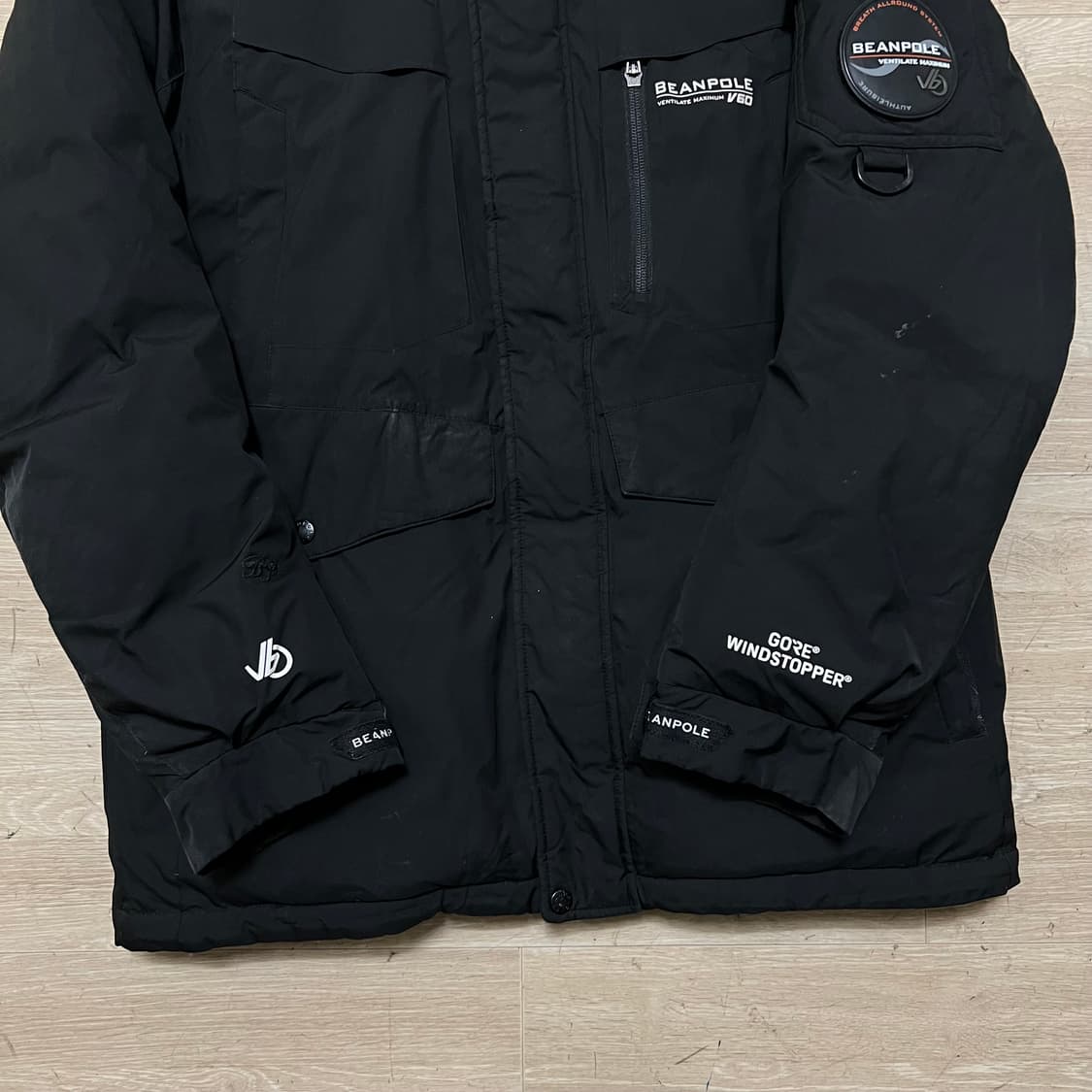 빈폴 아웃도어 덕다운 와펜 후드 패딩 점퍼 [블랙] L/100 상품이미지3