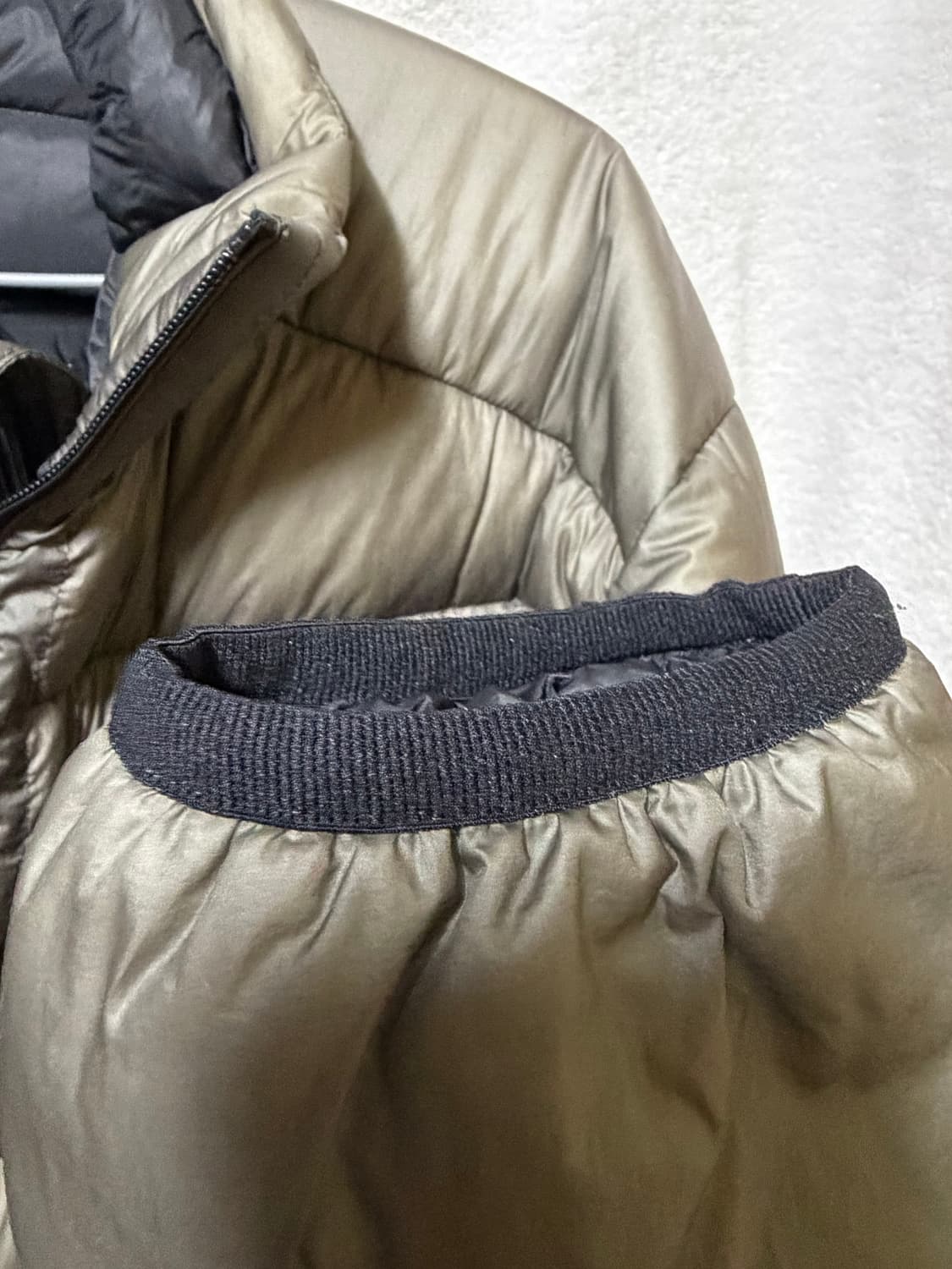 모이프 헬리움 다운자켓 시어올리브 2사이즈 상품이미지4