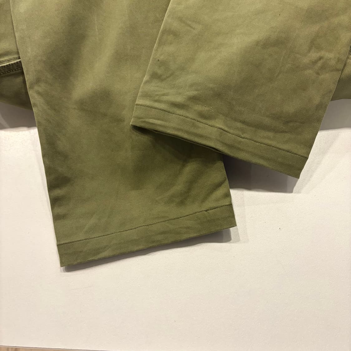 [33] 스톤아일랜드 자수 사선 카고 포켓 팬츠 카키 D859 상품이미지5