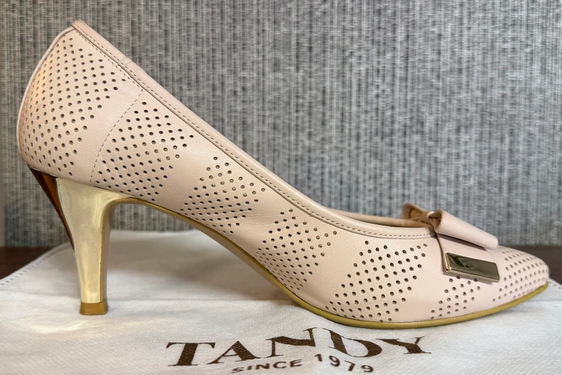 베카치노 핑크 베이지 가죽 펀칭 리본 미드힐 펌프스 구두 235 상품이미지4