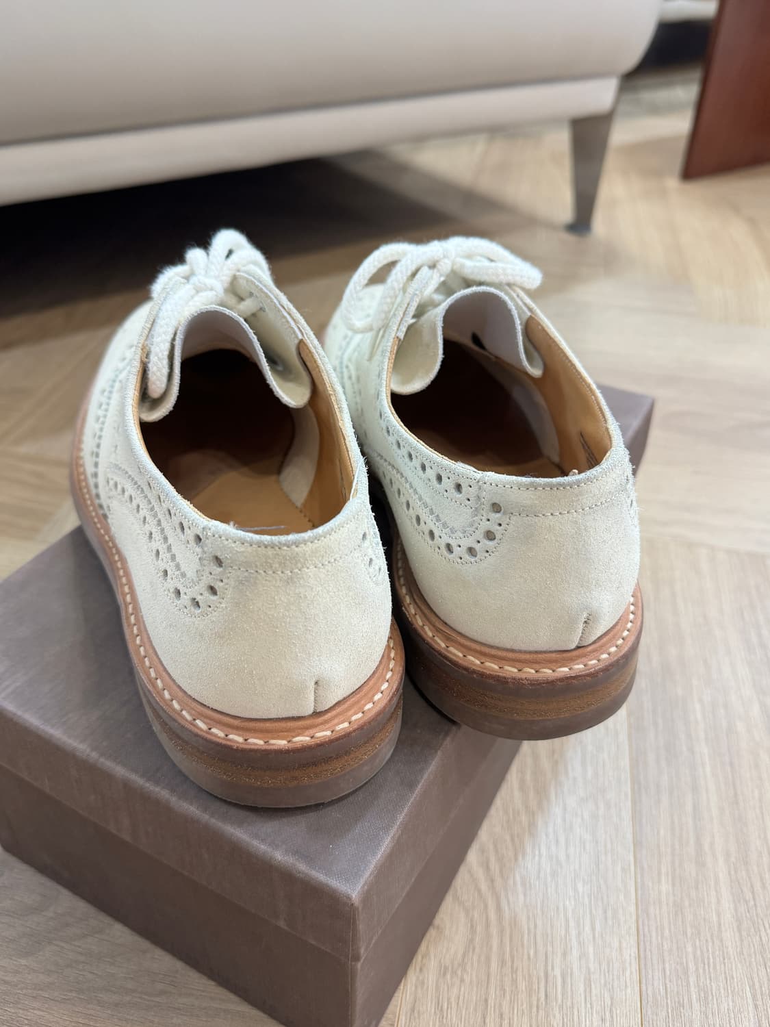 처치스 스웨이드 오프화이트 윙팁 UK7.5 상품이미지4