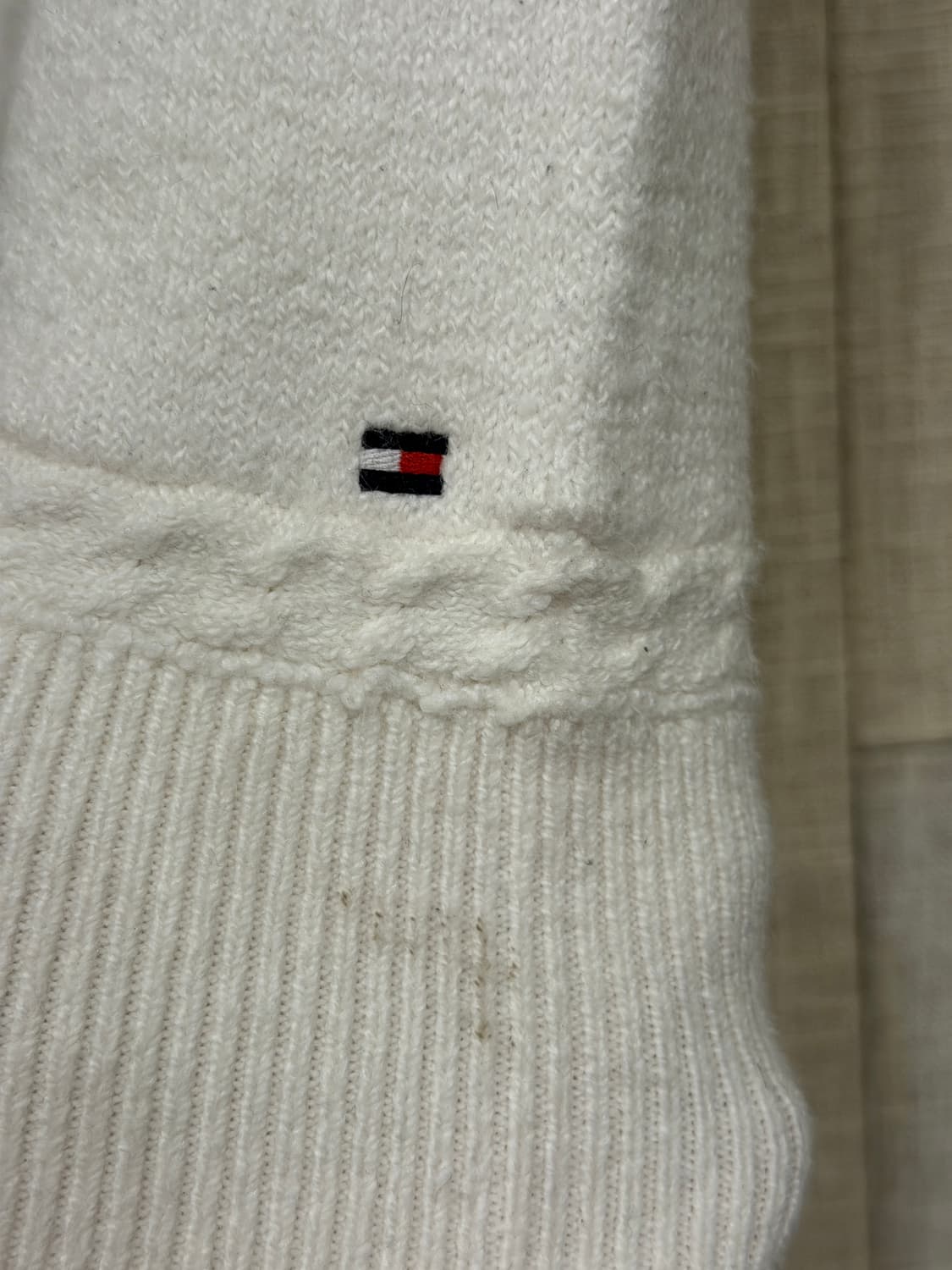 타미힐피거 스몰로고 브이넥 루즈핏 니트 M 화이트(W) 상품이미지5