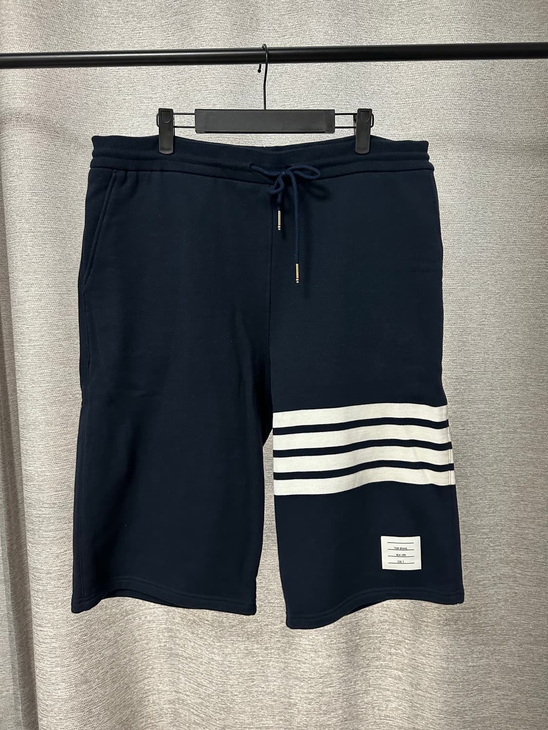 톰브라운 4선 트레이닝 하프팬츠 네이비 (5) 상품이미지1