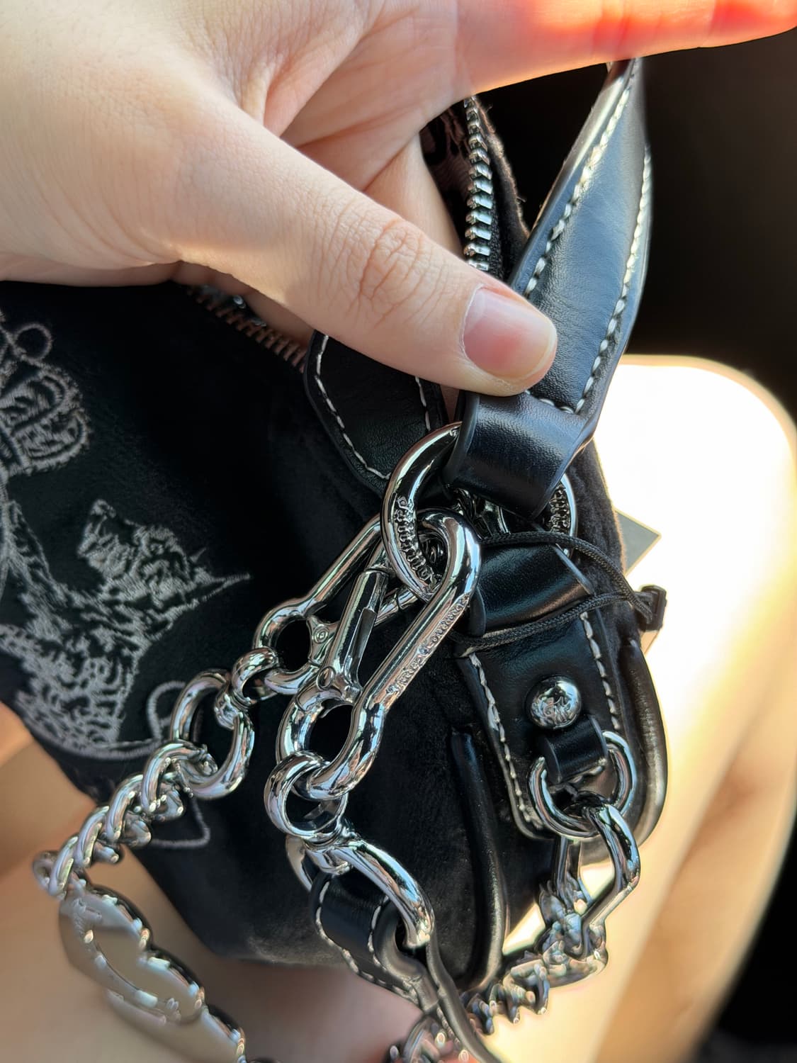 [프리뷰 세일] 쥬시꾸뀌르 블랙 벨벳 숄더백 상품이미지8