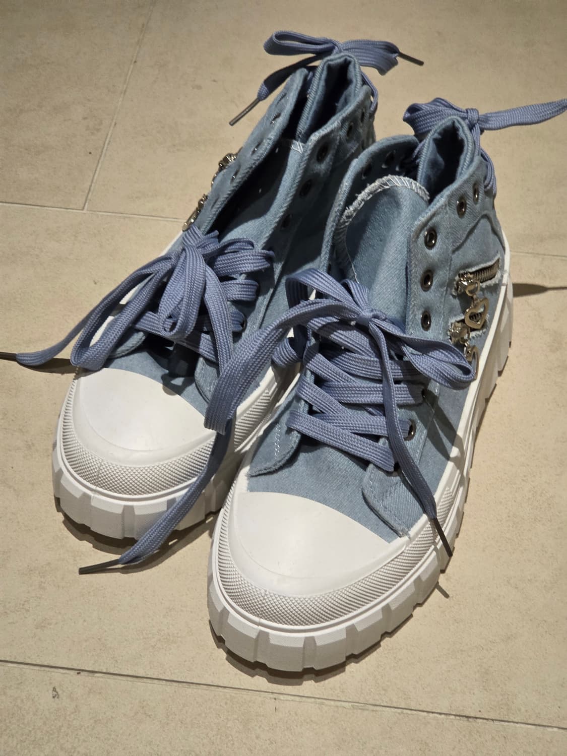 여성 운동화👟 250 사이즈 상품이미지2