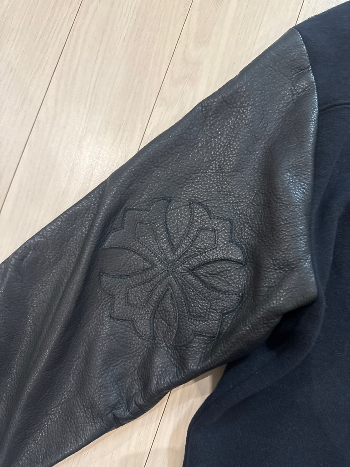 크롬하츠 Cross Patch Leather Sweater  상품이미지4