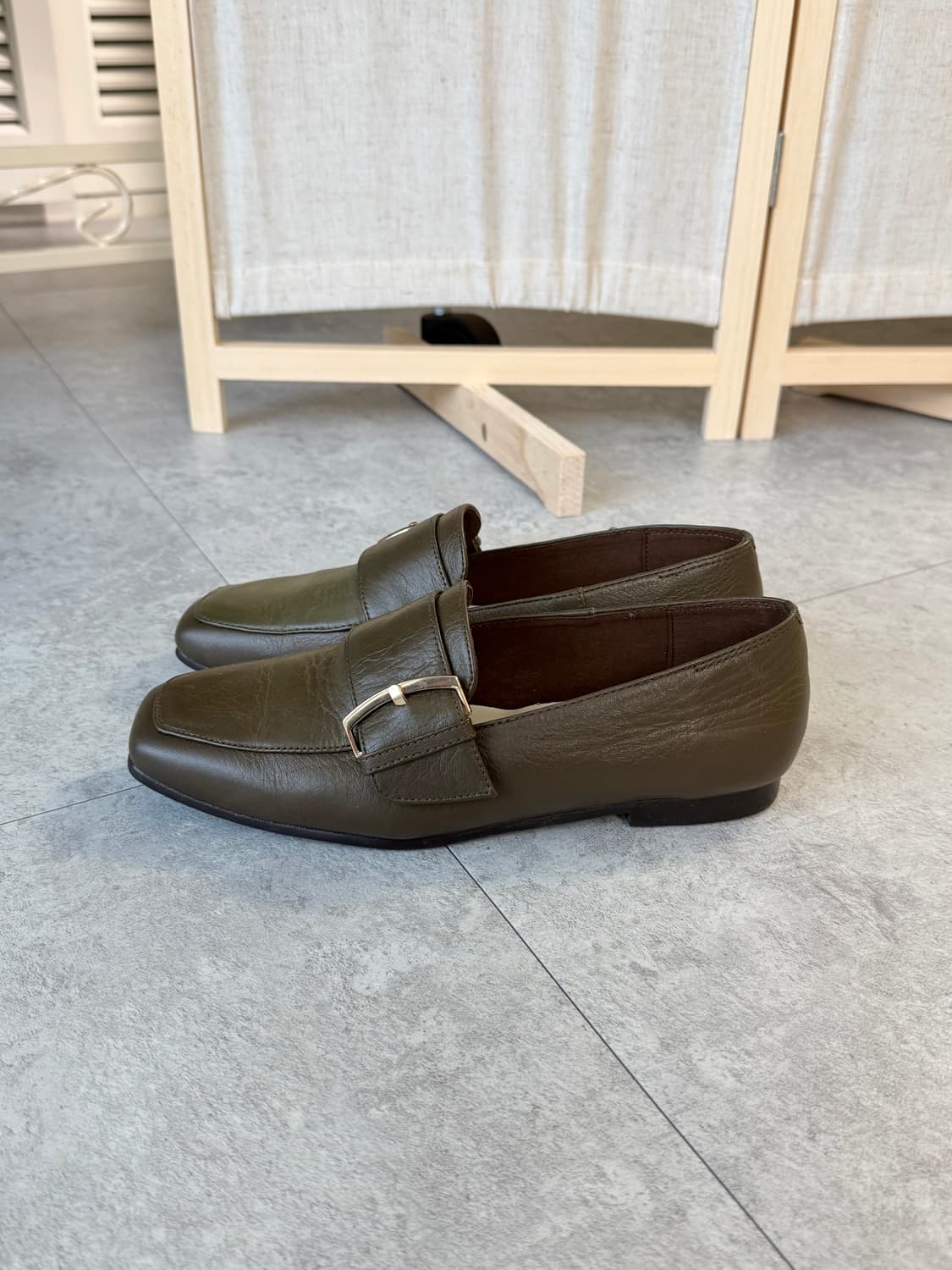 BeautyCrew casual 카키 스퀘어토 버클 로퍼 상품이미지3