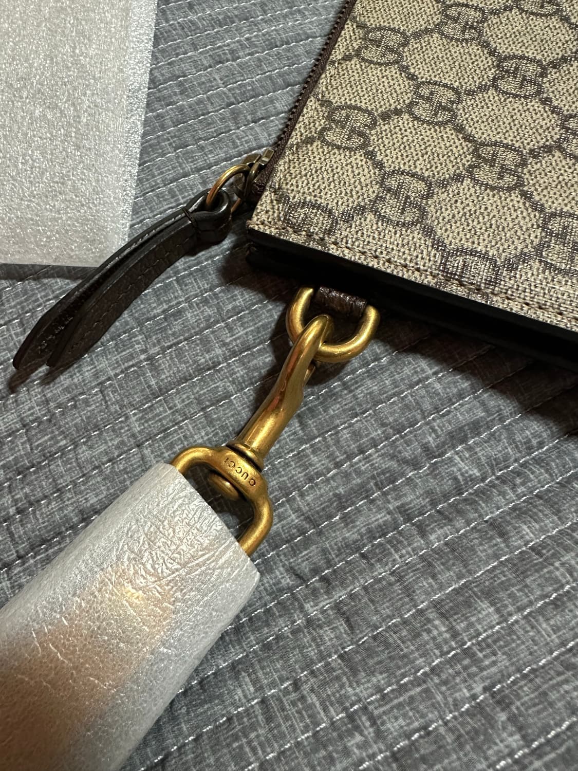 구찌 네오빈티지 GG 수프림 타이거헤드 클러치백 상품이미지5