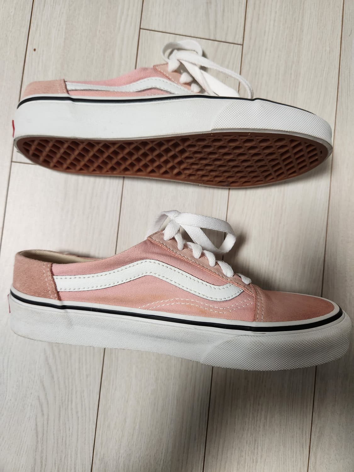 반스 올드스쿨 뮬 파우더 핑크 트루 화이트 사이즈225

실착은 3회 정 상품이미지6