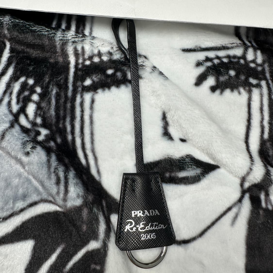 풀구성)프라다 리에디션 2005 리나일론 호보백 상품이미지9