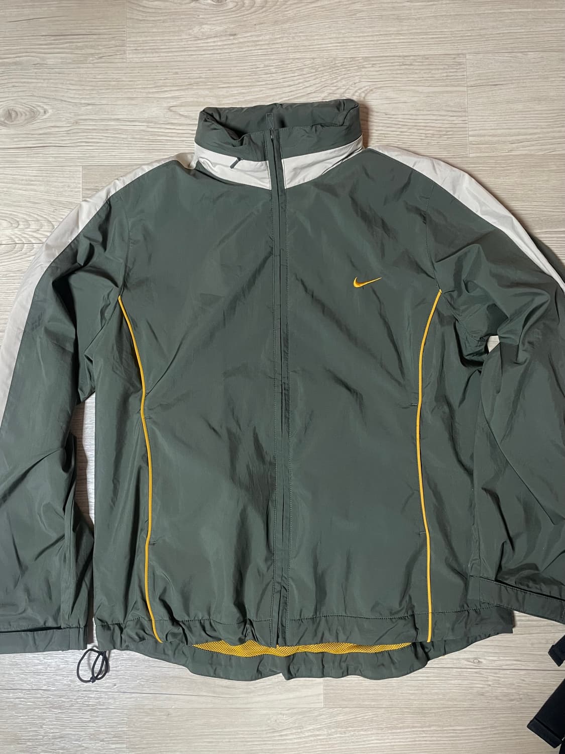 나이키 카키 바람막이 상품이미지1