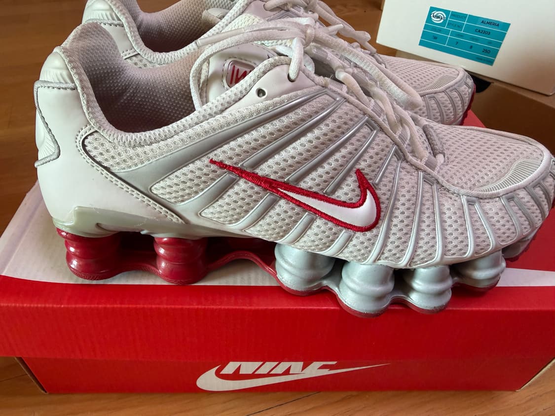 나이키 샥스 TL 플래티넘 틴트 상품이미지1