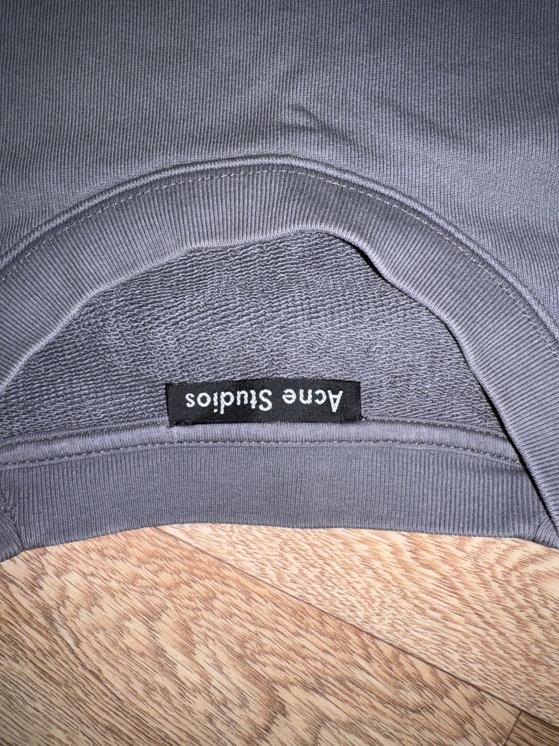 아크네 스튜디오 맨투맨 차콜 m 상품이미지3