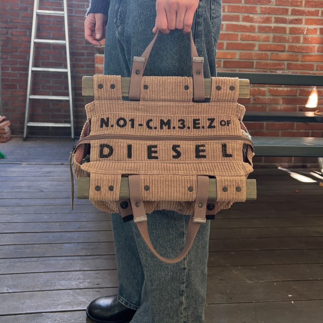 디젤 코듀로이 툴 토트백 상품이미지1