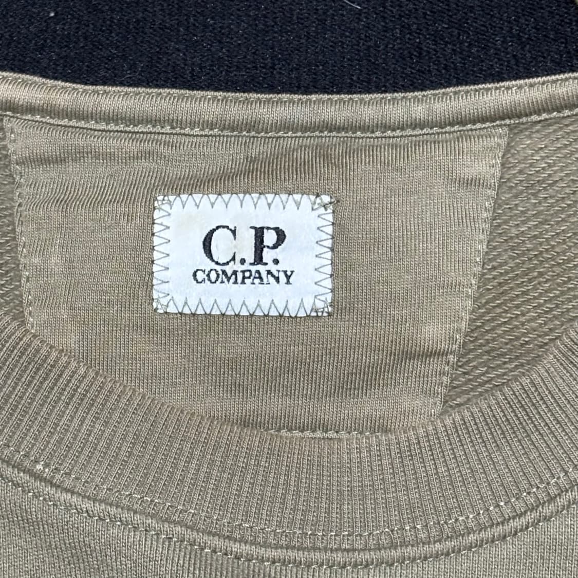 C.P. Company 딥그린 렌즈 맨투맨 상품이미지3