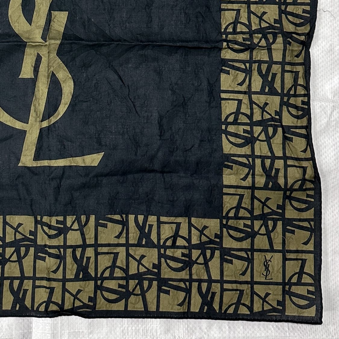 입생로랑 YSL 오피움 빅 로고 패턴드 쁘띠 스카프 손수건 정품 미사용급 상품이미지2