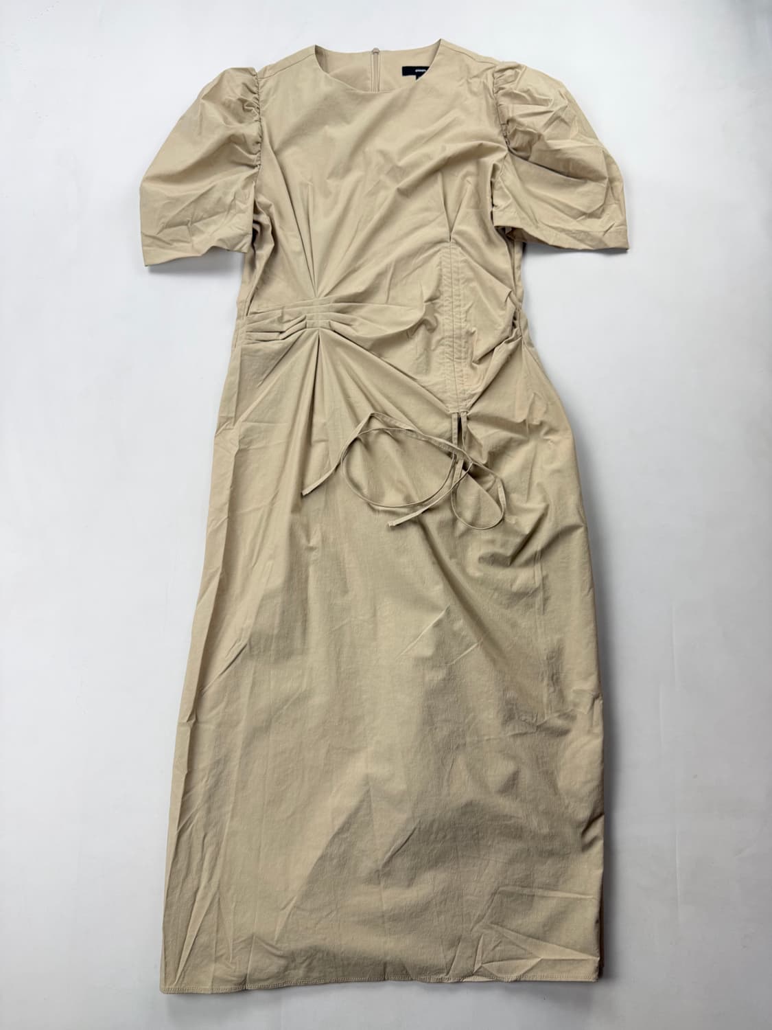 에트몽 Pintuck String Dress, Beige 상품이미지5