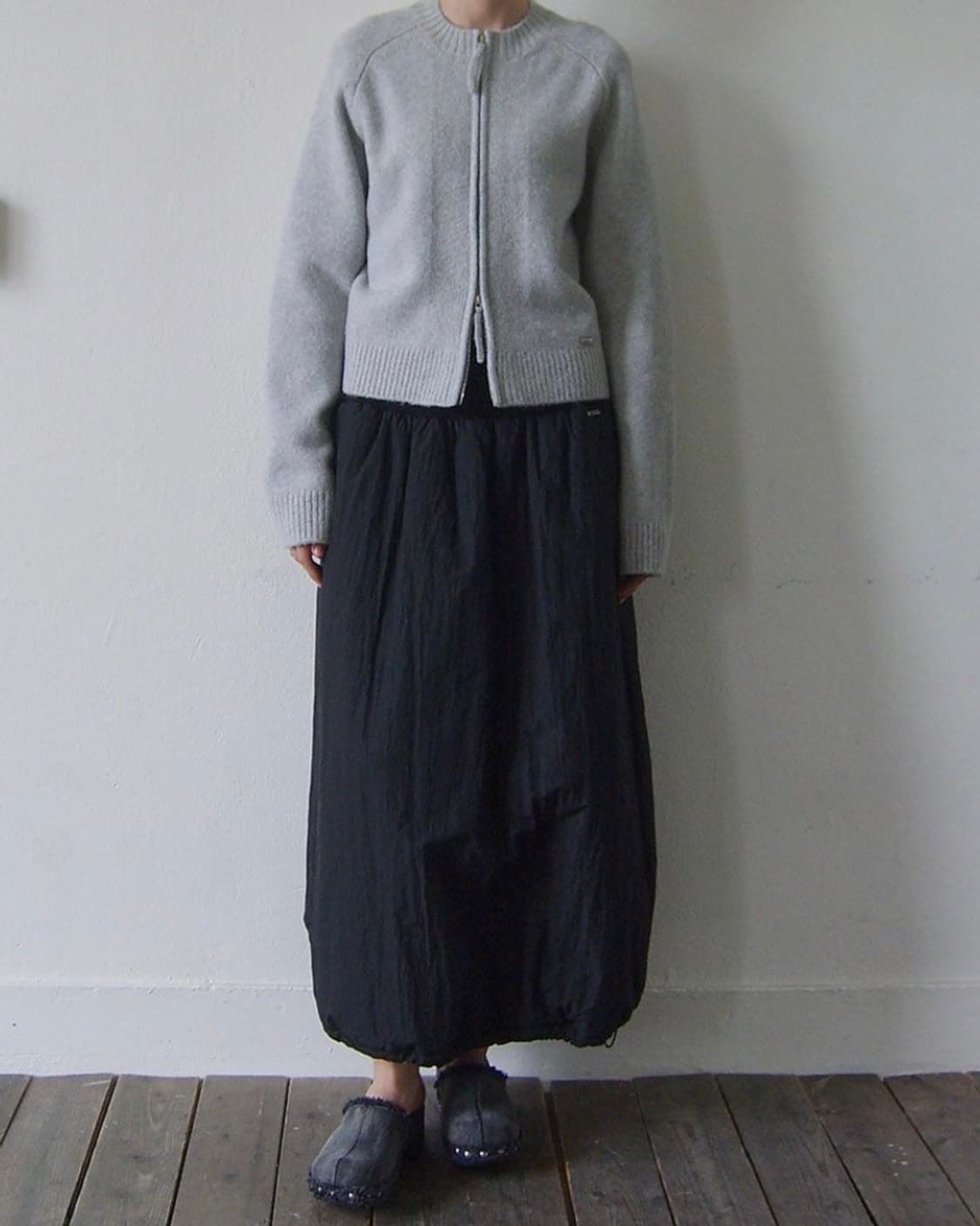 엔오르 패디드 볼륨 스커트 블랙 상품이미지2