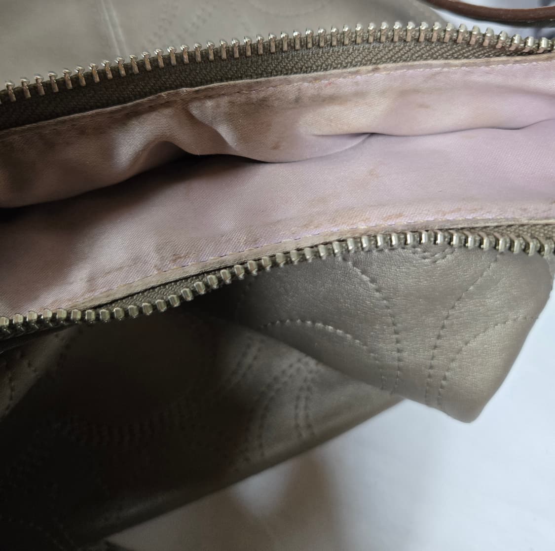 코치 시그니처 숄더백 골드 상품이미지6