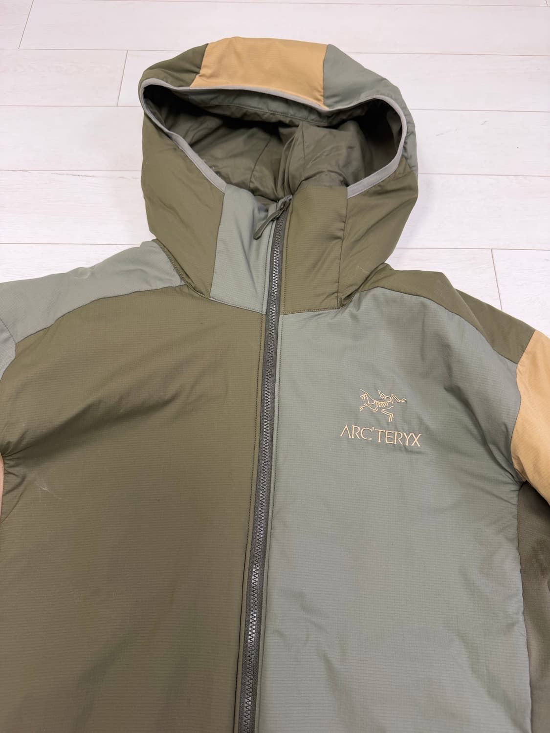 아크테릭스 아톰 포리지 M 사이즈  25년 4월 제조 상품  얼룩이 조금 상품이미지5