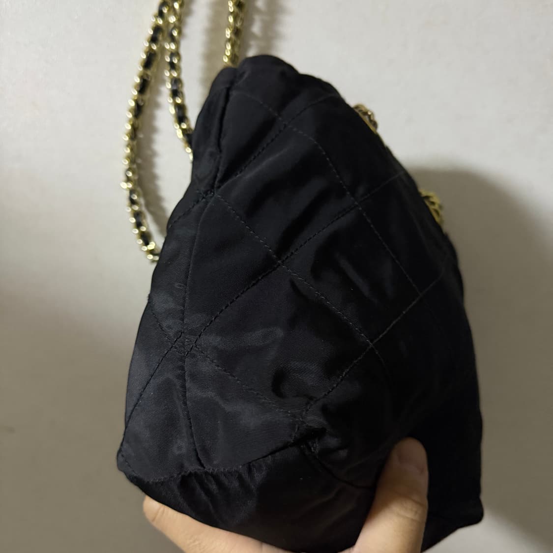 프라다 포코노 나일론 미니 퀄팅 금장 크로스백 상품이미지7